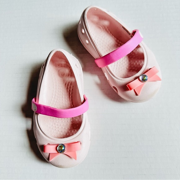 SOLD - Crocs Baby Infant Girls Bow Sandal Size 5 Flexible Shoe - Picture 4 of 6